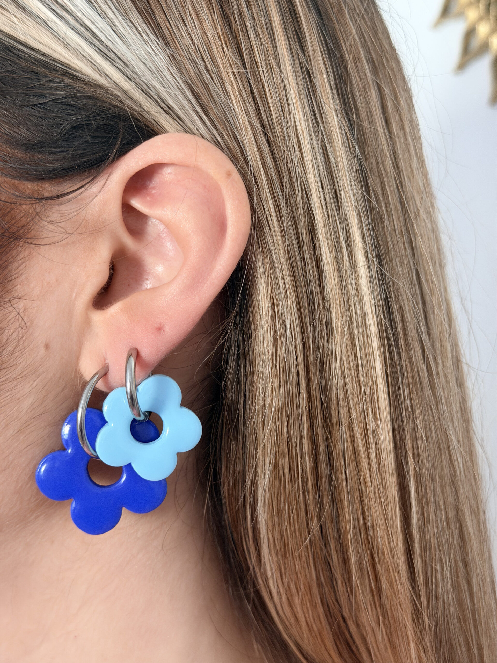 BOUCLES D'OREILLES - Petites Love Flower (28 couleurs) – Image 3